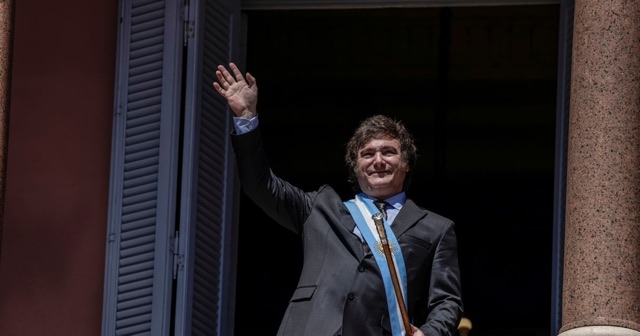 O plano Milei que Flávio quer copiar