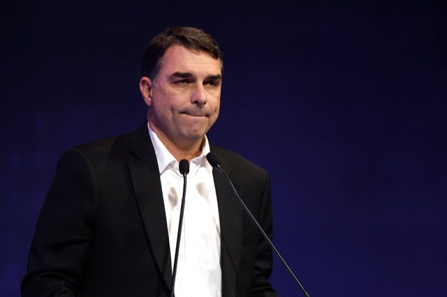 Flávio Bolsonaro, a milícia e o risco ao poder